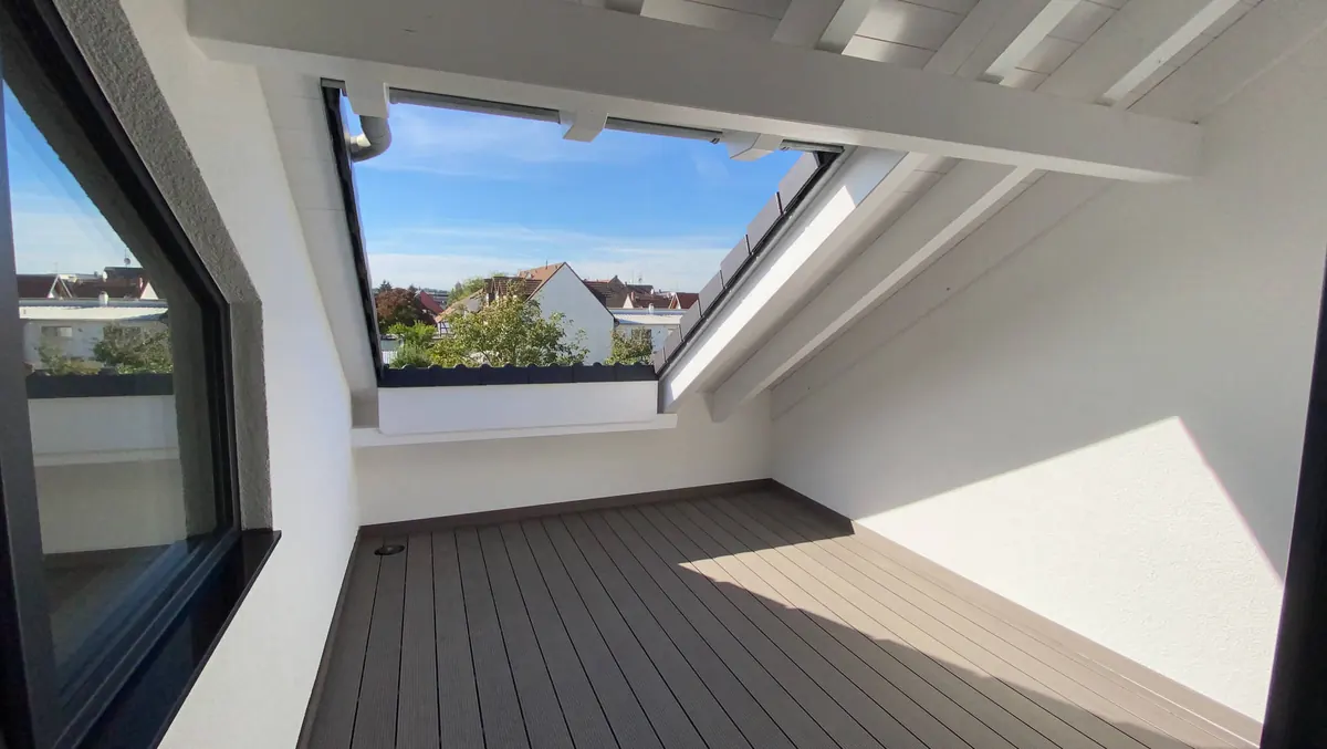 Hanau, Dachfenster und Terrasse
